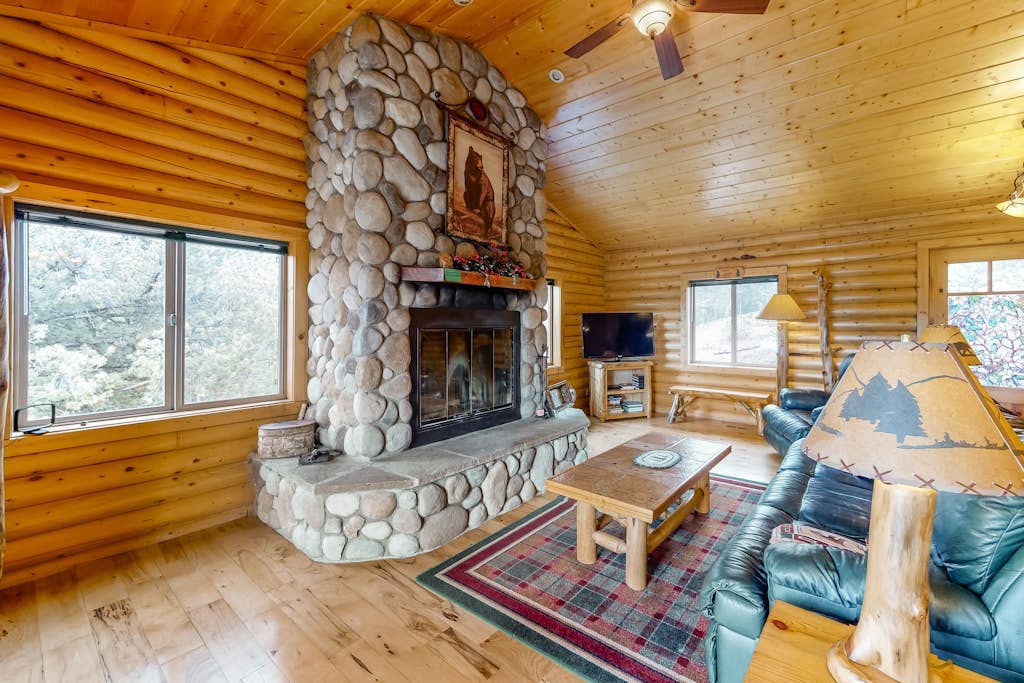 Classic Mountain Home w/ Stunning Views, WiFi, Private Hot Tub & Fireplace