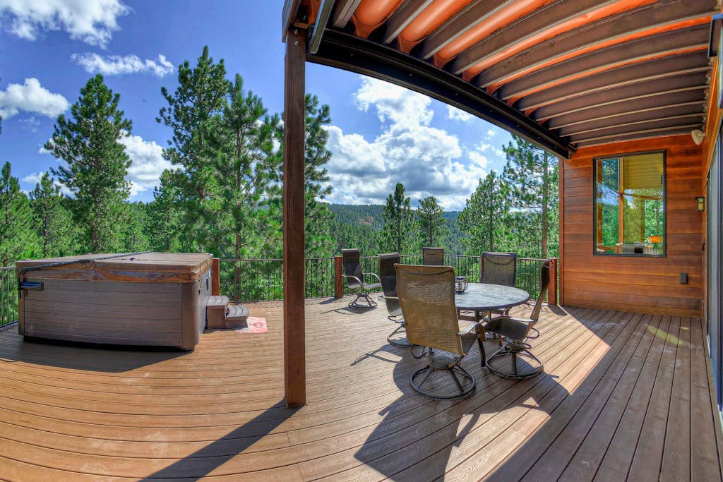 Secluded cabin between Spearfish and Deadwood w/WiFi, hot tub, private decks