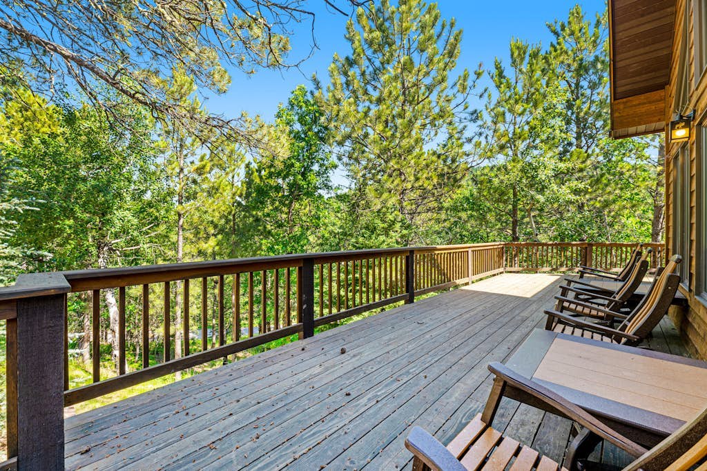 Rustic home with private hot tub, wrap-around deck, jetted tub, wood fireplace