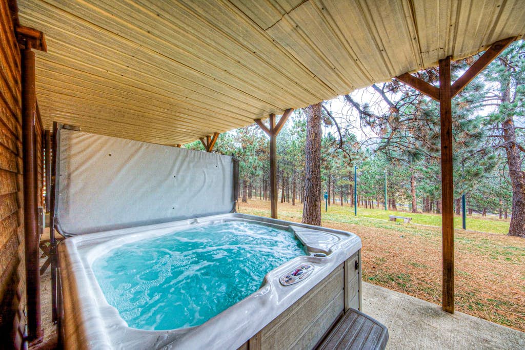 Rustic Black Hills home in secluded location w/sauna, fireplace, private hot tub