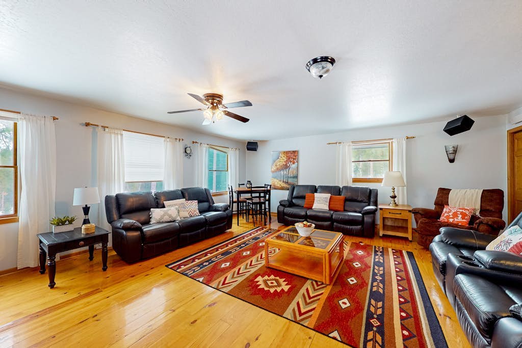 Charming home with mountain view, private hot tub, deck, & two kitchens