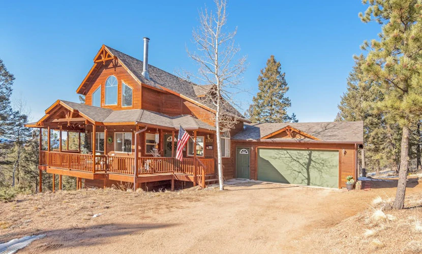 Spacious dog-friendly homelo w/ large deck, free WiFi, & separate basement space