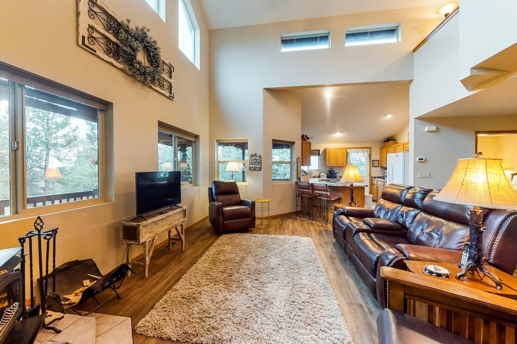 Spacious dog-friendly homelo w/ large deck, free WiFi, & separate basement space