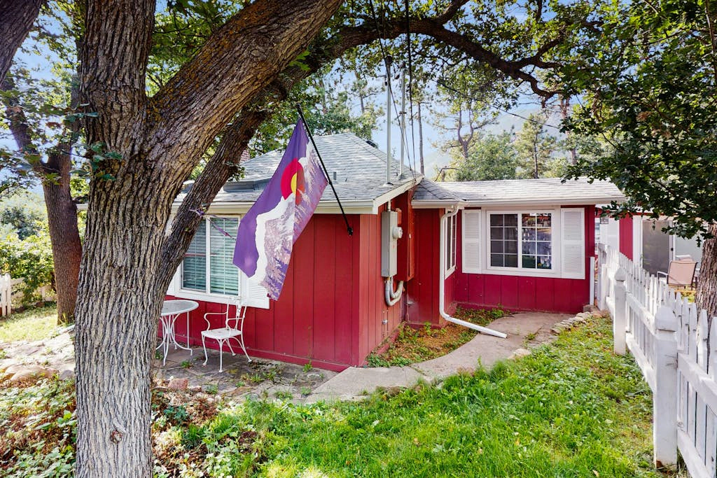 Little Lazy Bear Retreat