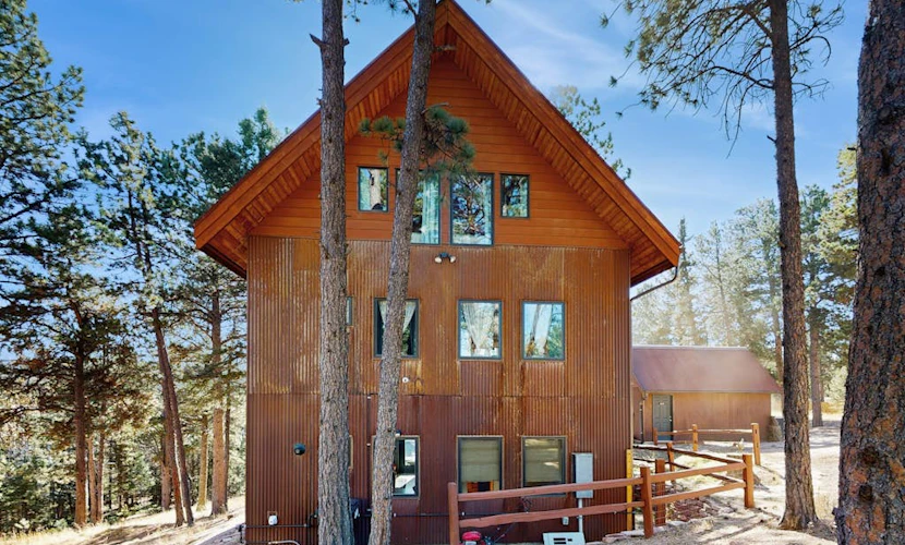 Charming retreat with modern comforts in serene views of Pike's Peak