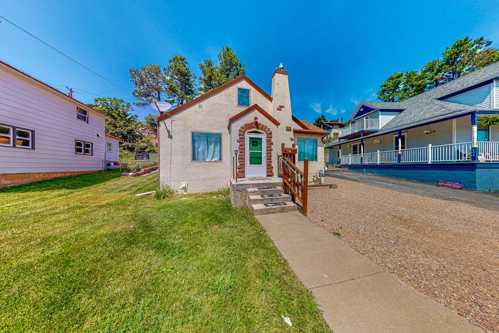 Charming stay near Deadwood with gas fireplace, partial AC, & washer/dryer