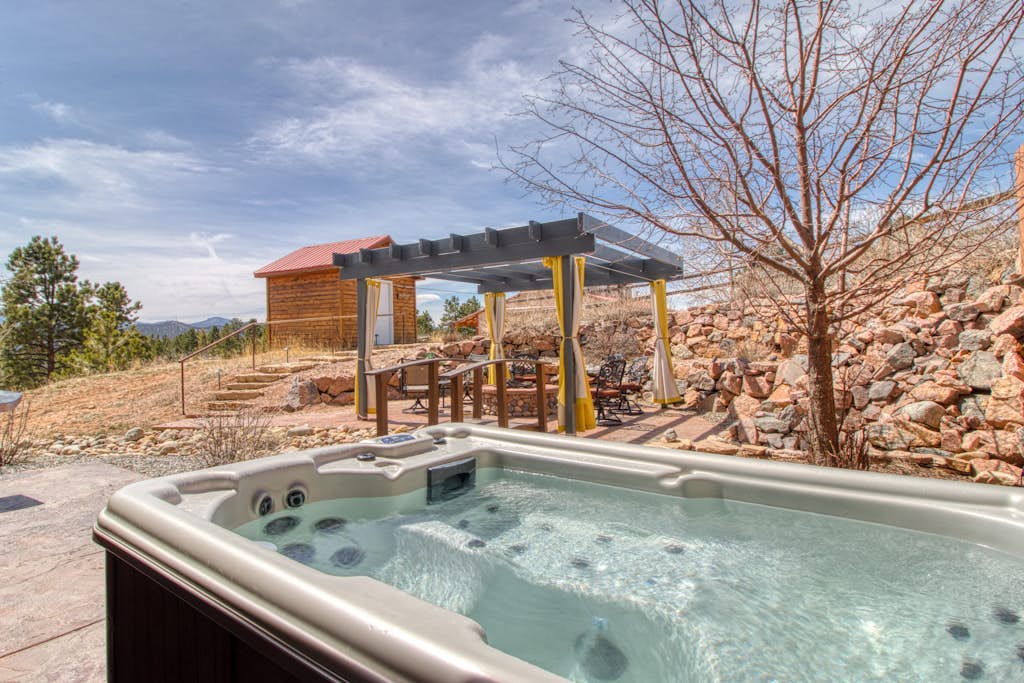 Cabin on 10 acres with private hot tub, views of Pikes Peak