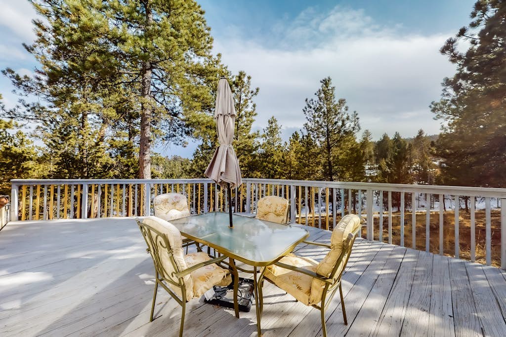 Three-story, dog-friendly house with WiFi & private W/D