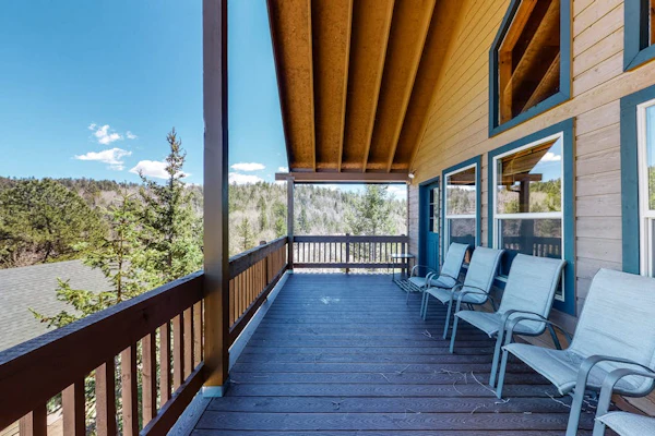 Secluded Mountain Escape W/ Full Kitchen, free WiFi, & More