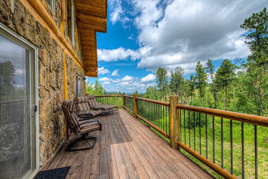Custom cabin on 10 acres with firepit, wood stove, game room & forest views