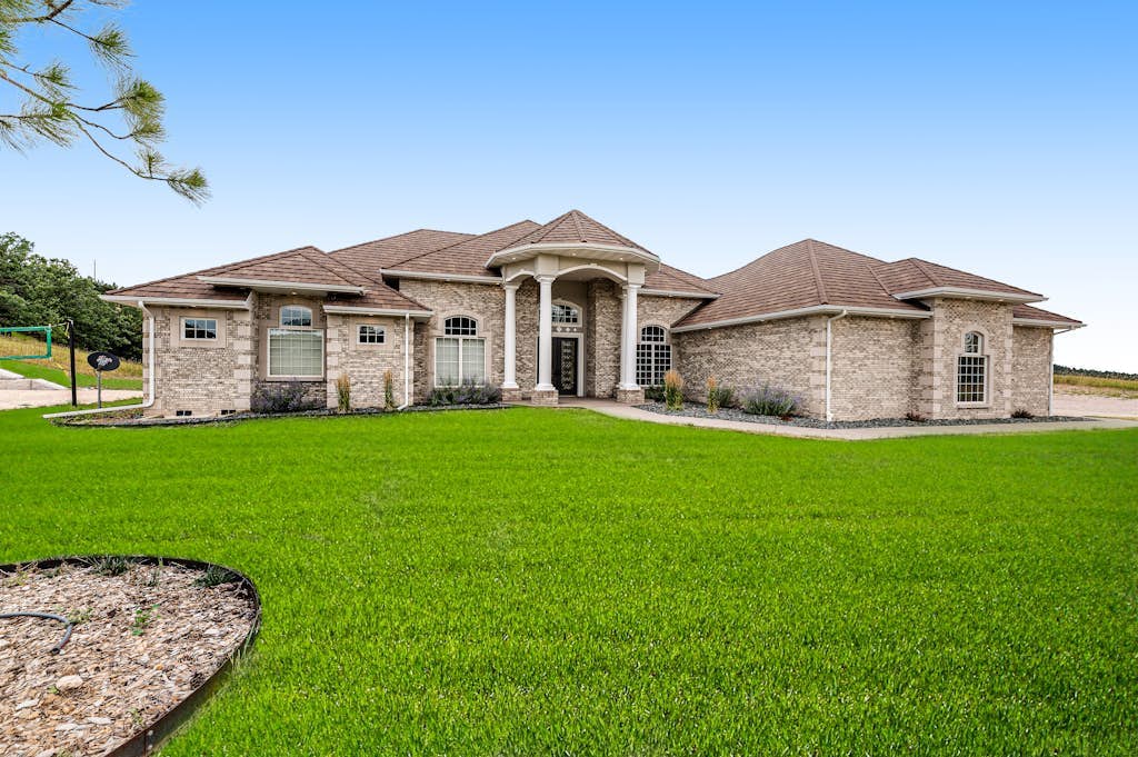 Deluxe spacious home w/private indoor pool, 2 hot tubs, game room, fireplaces