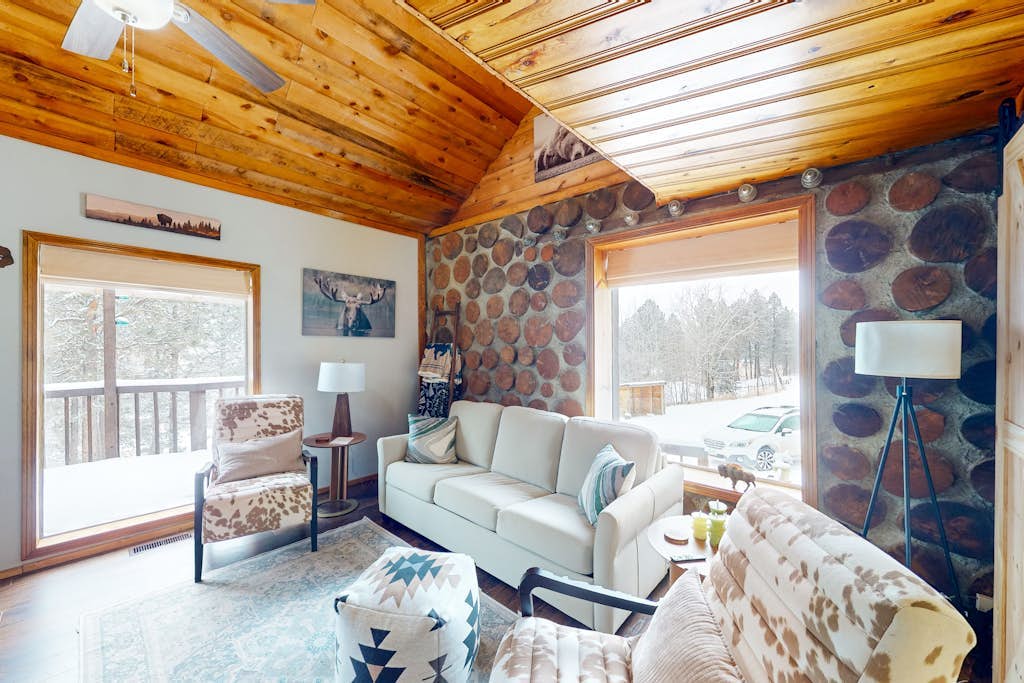 Stunning, custom-built mountain-top cabin with deck, wood stove, & streaming