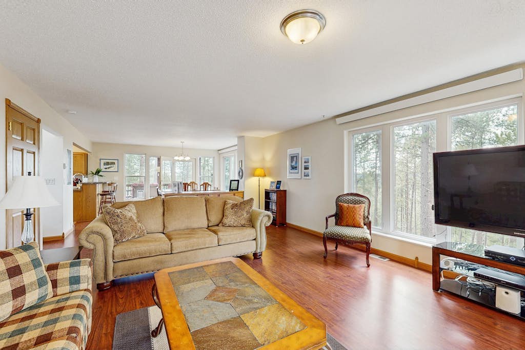 Spacious and secluded home with mountain views, gas grill, decks & home office