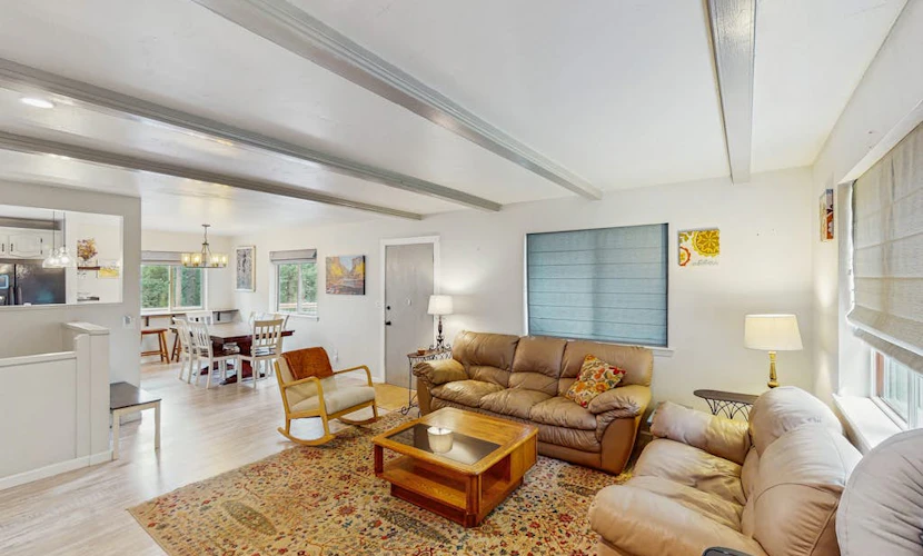Cozy dog-friendly mountain home with mountain views and fenced in yard