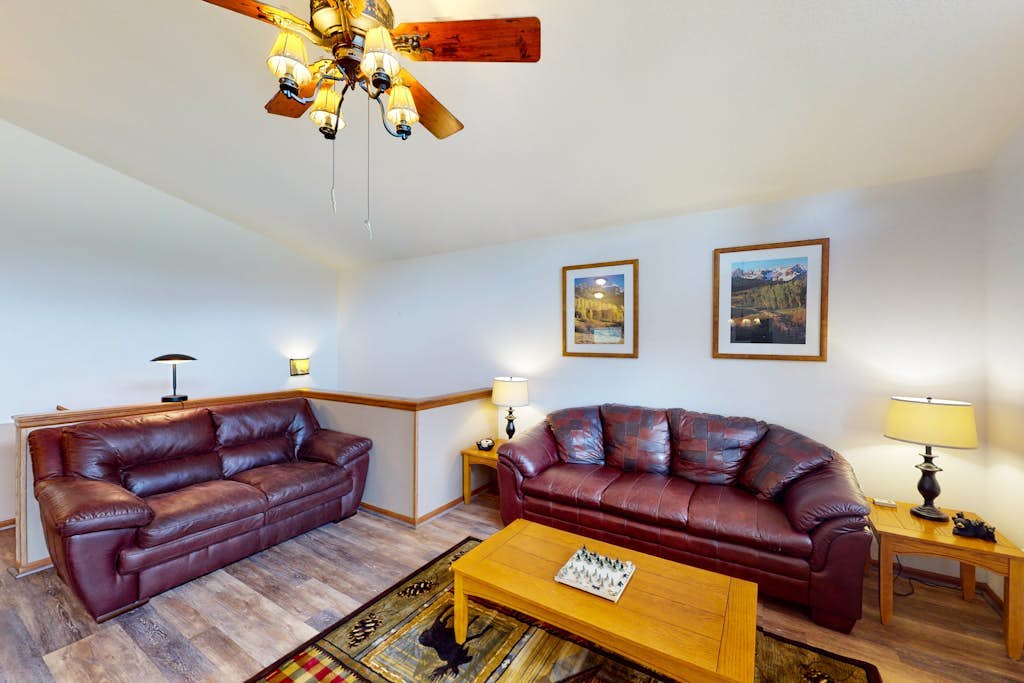2-story mtn-view home with grill, washer/dryer, streaming, patio, deck, kitchen