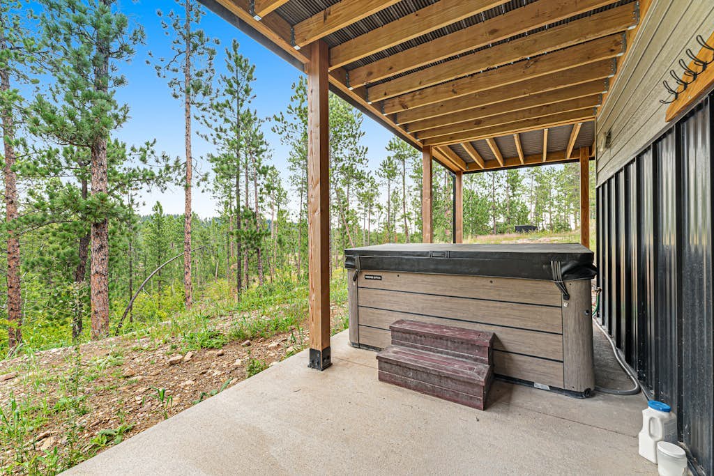 Bright and spacious home in the Black Hills w/decks, private hot tub