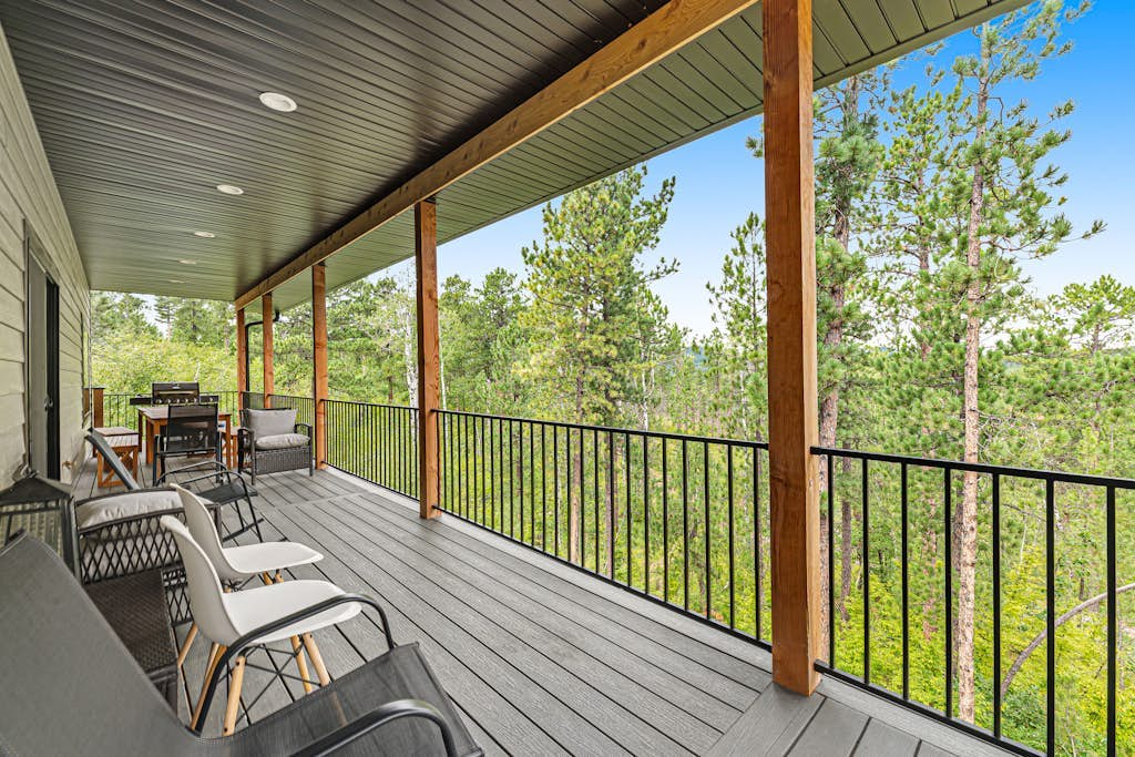 Bright and spacious home in the Black Hills w/decks, private hot tub