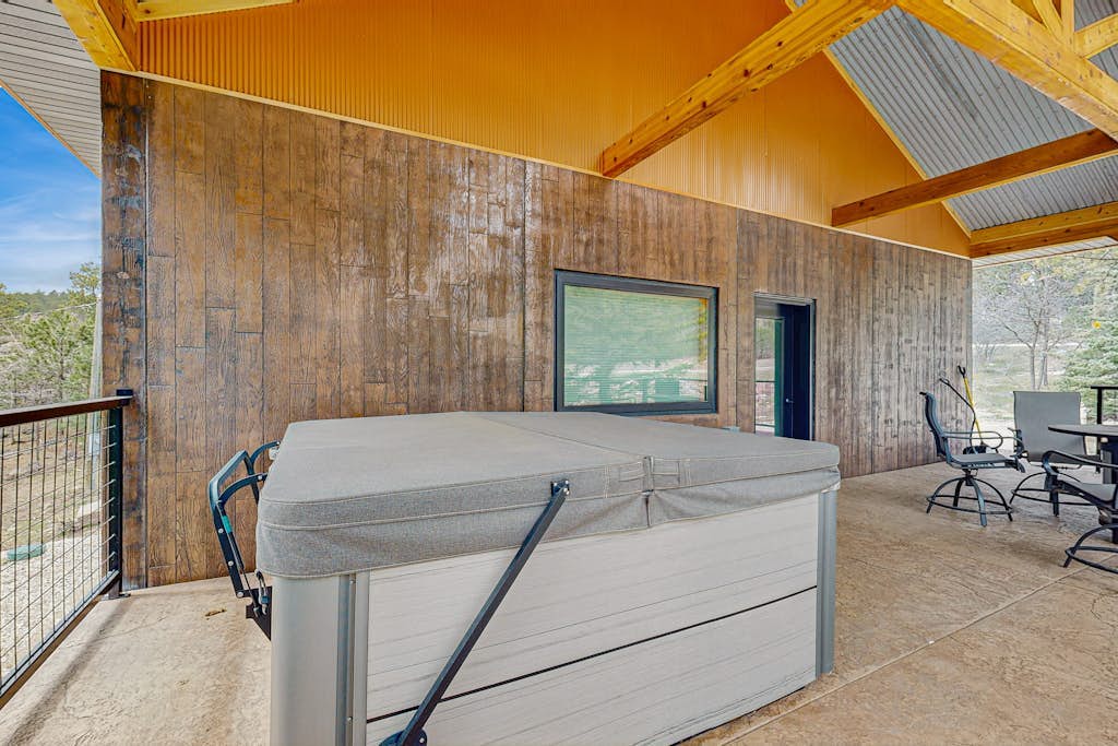 Stunning & spacious house w/ private hot tub, secluded, W/D