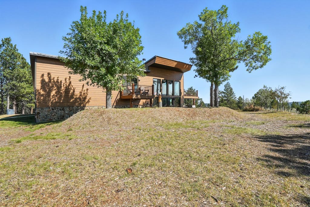 Unmatched views of Mt. Rushmore and Black Elk Peak on 17 acres with hot tub