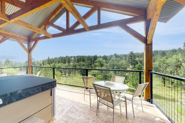 Spacious home with private hot tub, secluded, free WiFi