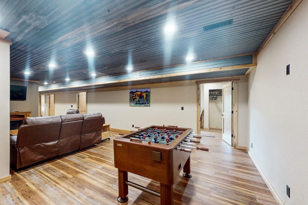 Spacious home with private hot tub, secluded, free WiFi