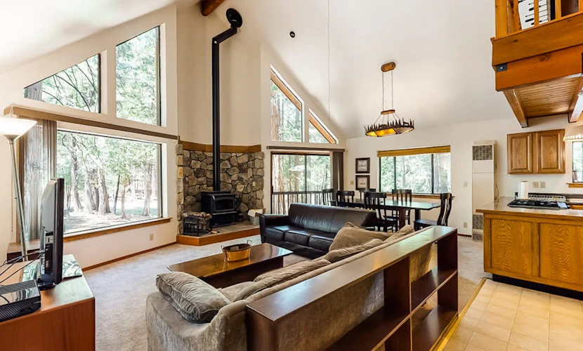 Charming rustic retreat away from it all with great loft, foosball, & cozy deck
