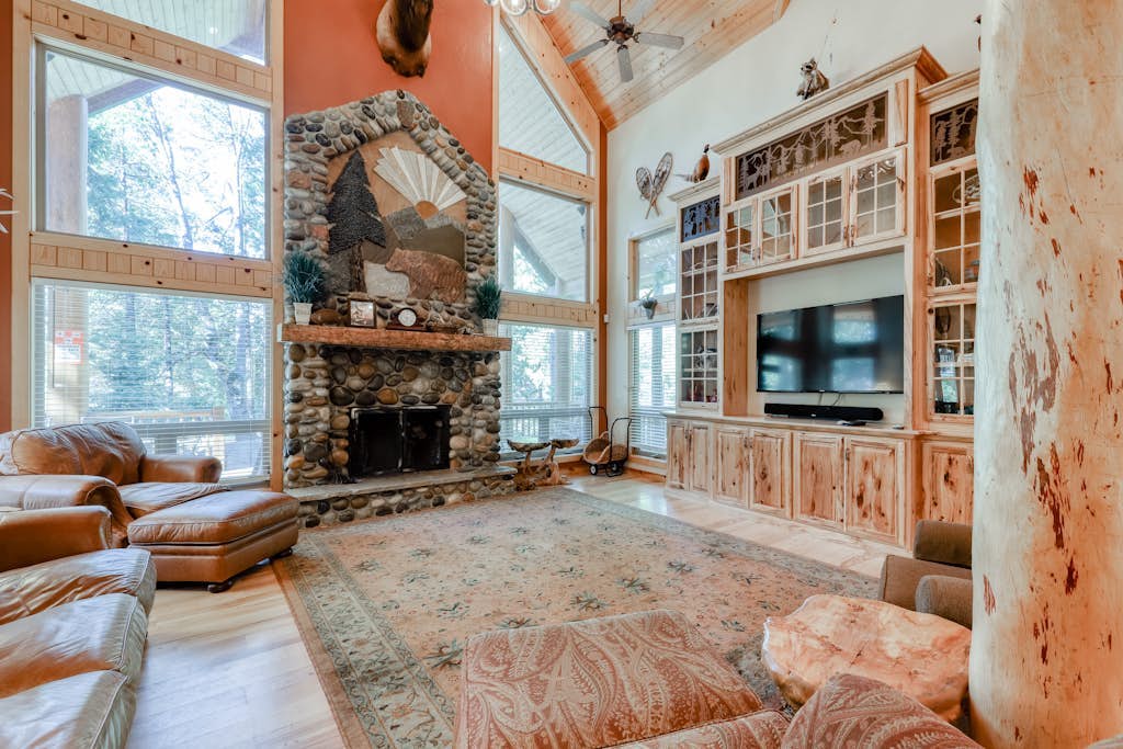 Beautiful Family-Friendly Cabin with WiFi & Great Location Near Shaver Lake