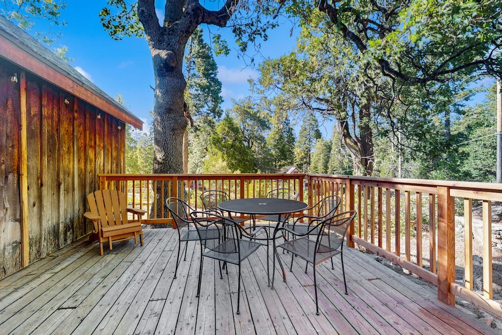 Updated, Dog-friendly Cabin with Fireplace, Washer and Dryer Near Lake