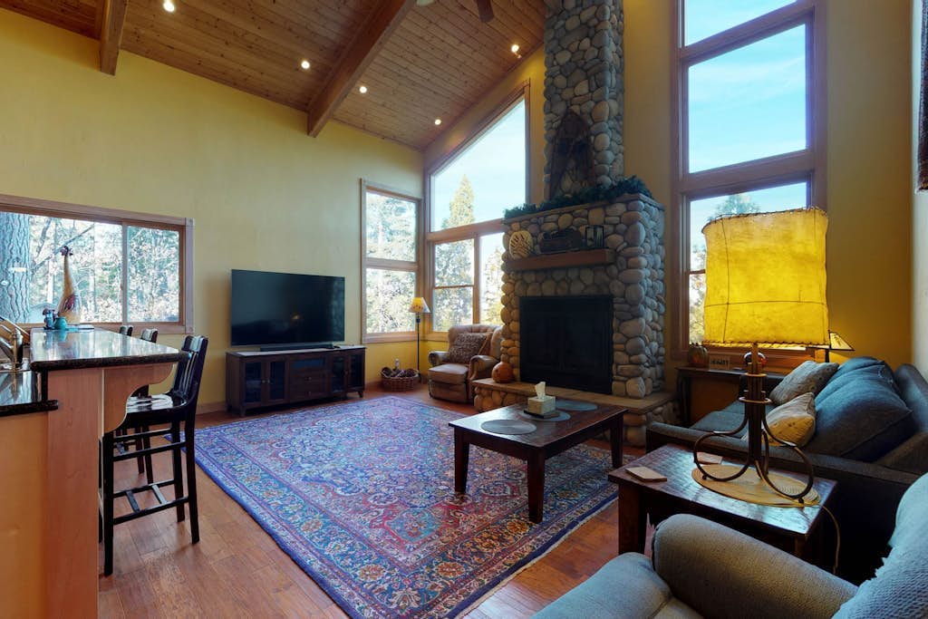 Spacious Chalet w/ Views, Private W/D, WiFi, Large Deck, & 2 Lofts