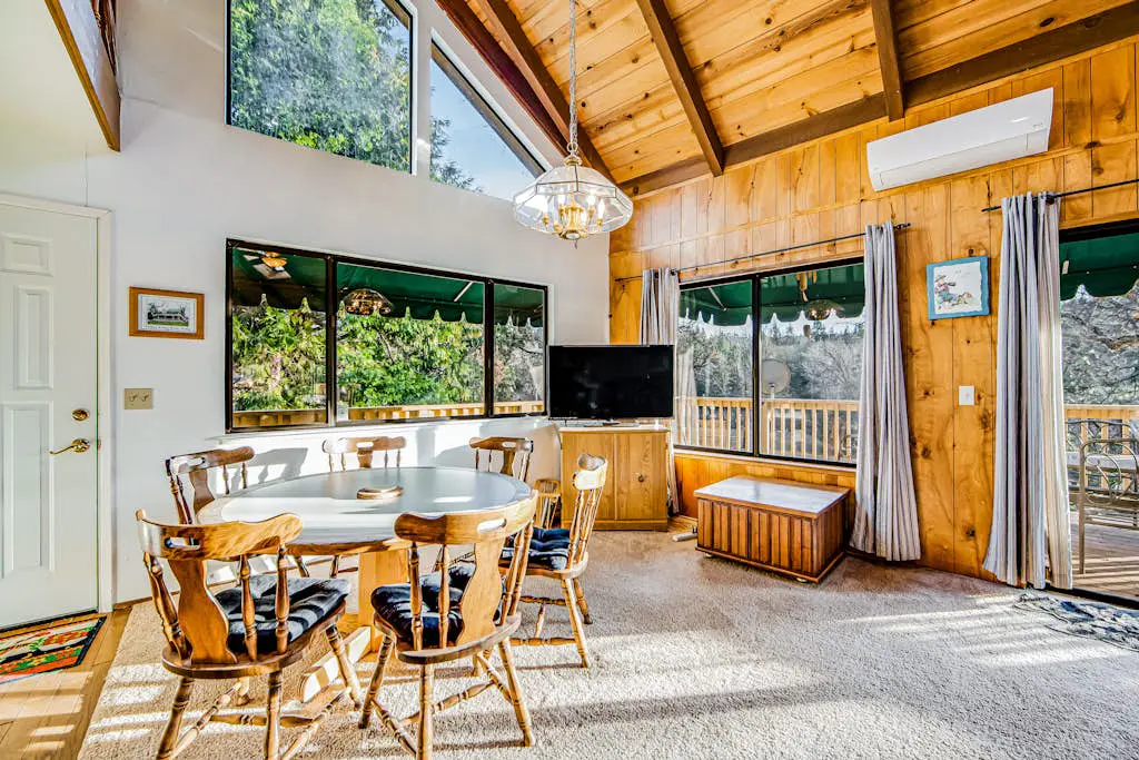 Rustic Lakefront Retreat