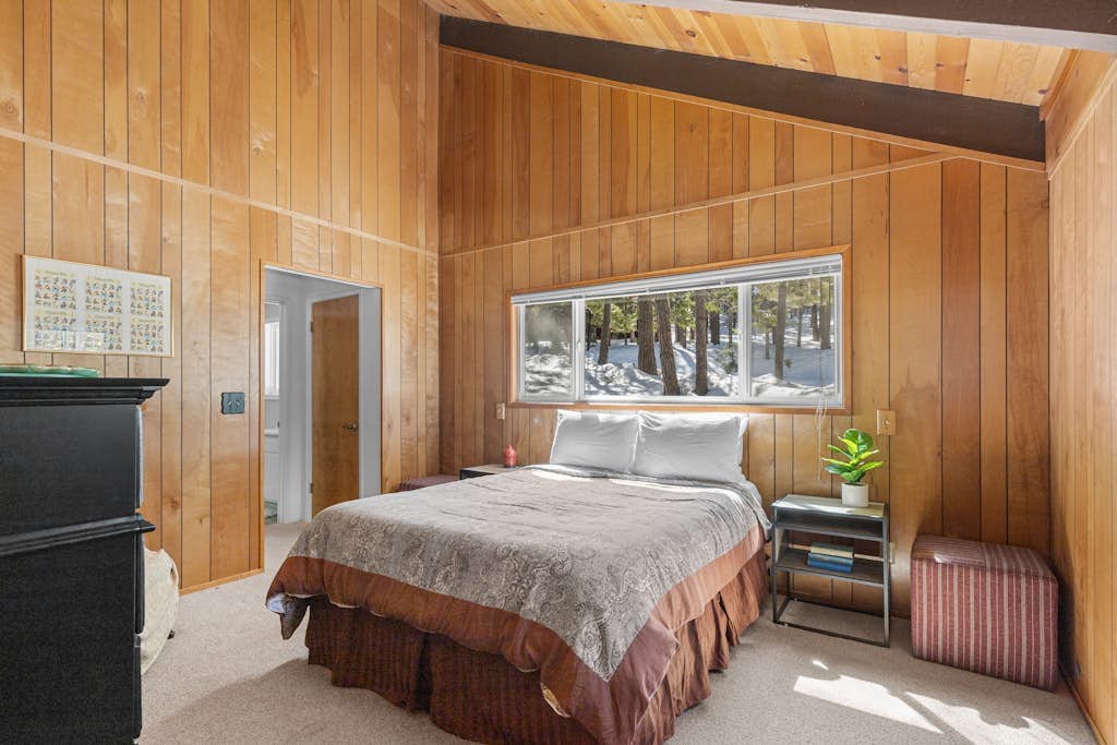 Dog-friendly cabin with gorgeous views, wrap around porch, & wood burning fireplace