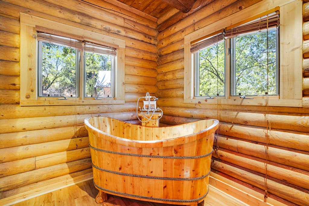 Custom Built 6BR Chalet w/Views of Trees & Wildlife, WiFi &  Large Deck