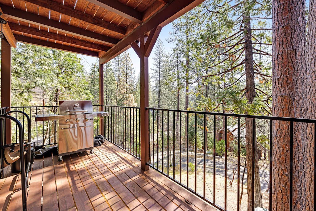 3-story home w/private pool table, game room, heated pool, private lake access
