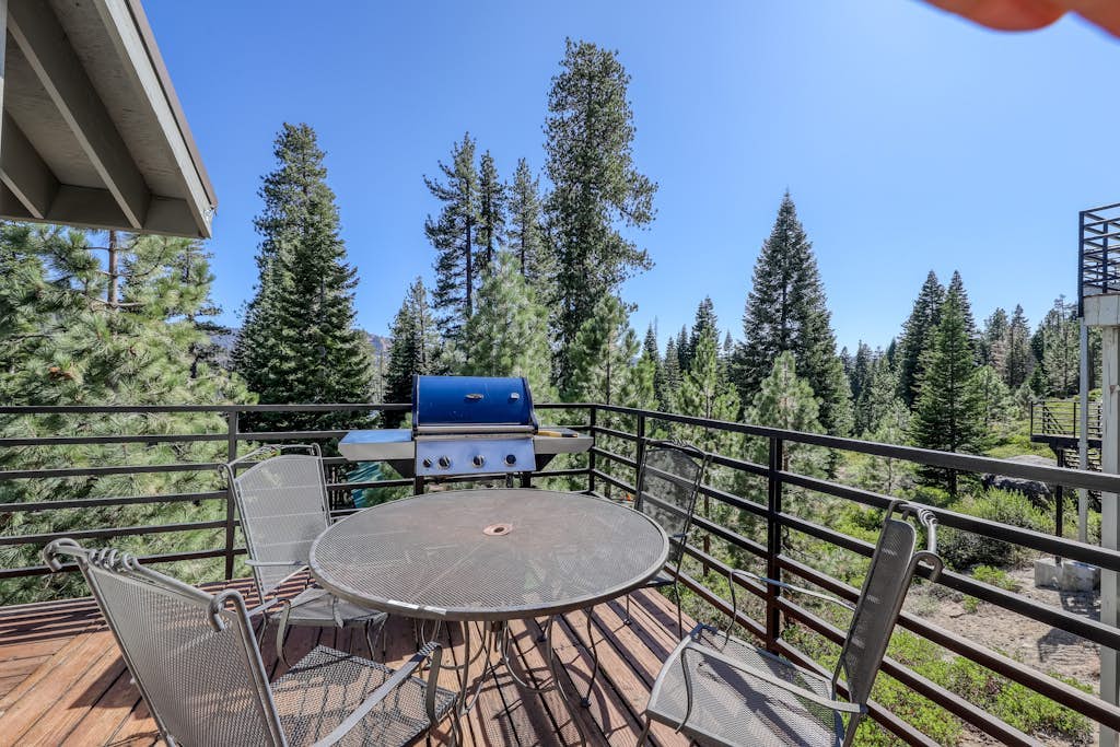 3BR Huntington Lake condo with mountain views, WiFi, 2 decks, private W/D