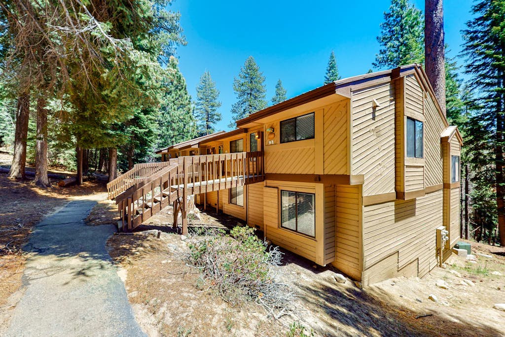 Rustic Condo with Shared Pool & Hot Tub - Walking Distance to Huntington Lake