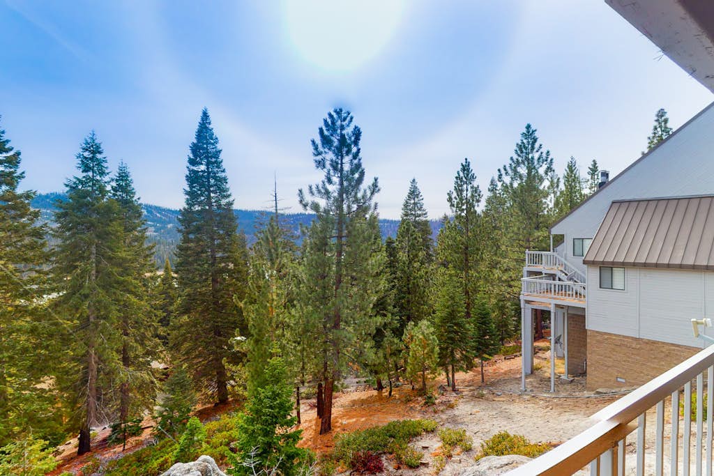 2BR Huntington Lake condo with stunning views, WiFi, 2 decks, private W/D