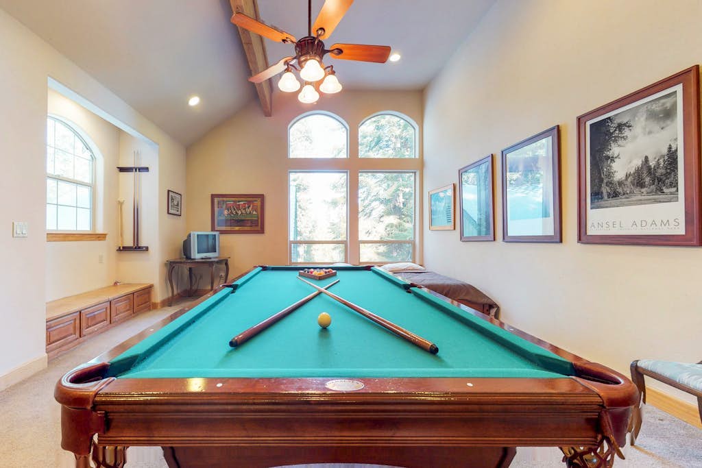Cozy Mountain Home w/ Large Deck & Game Room - Minutes to Shaver Lake Village