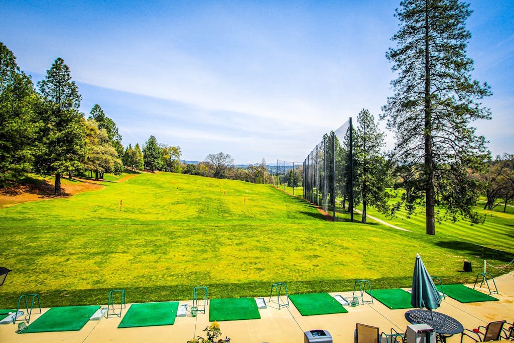 Wilderness retreat with fireplace, pool, tennis court, & on-site golf - dogs ok