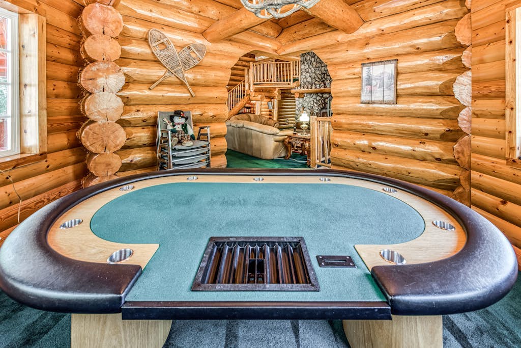 Spacious 3BR Swiss Chalet in Tamarack Estates w/ Decks, Gas Grill, WiFi & W/D