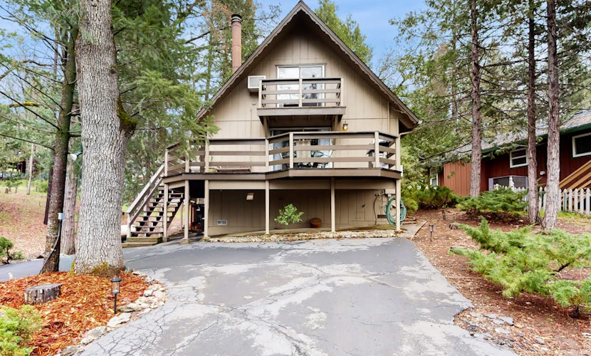 Water-View Cabin Near Pine Mountain Lake Marina, Private W/D, WiFi, Grill