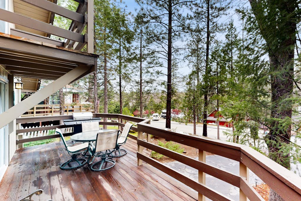 Water-View Cabin Near Pine Mountain Lake Marina, Private W/D, WiFi, Grill