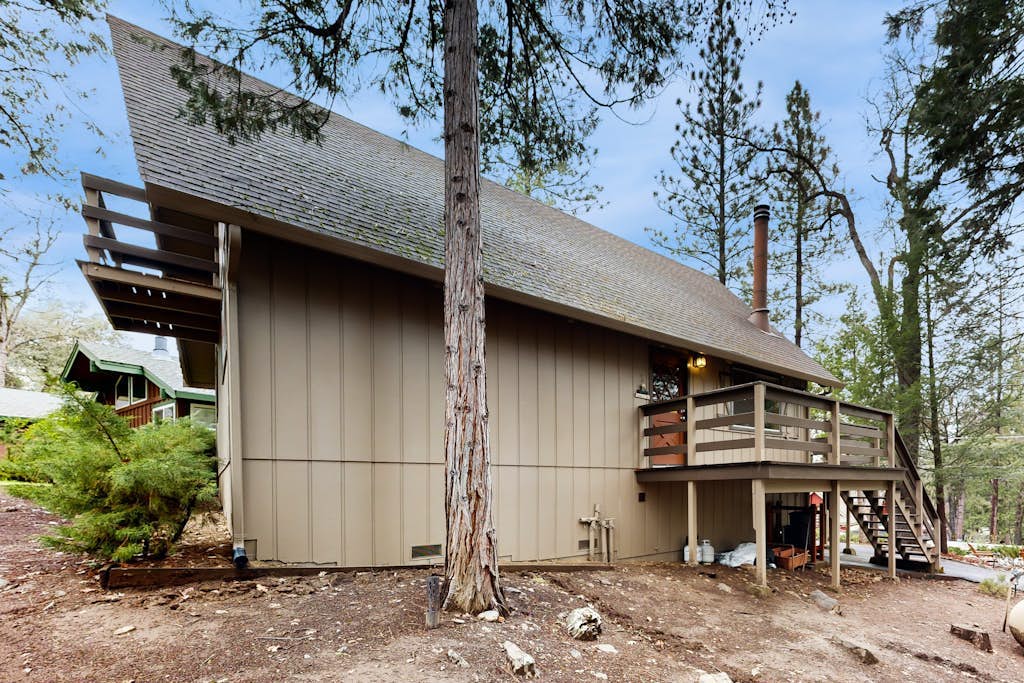 Water-View Cabin Near Pine Mountain Lake Marina, Private W/D, WiFi, Grill