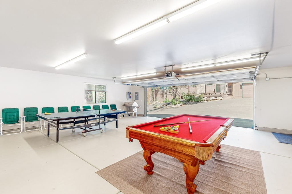 Large Mountain Home w/Game Room, Fireplace, Wifi, & Private W/D
