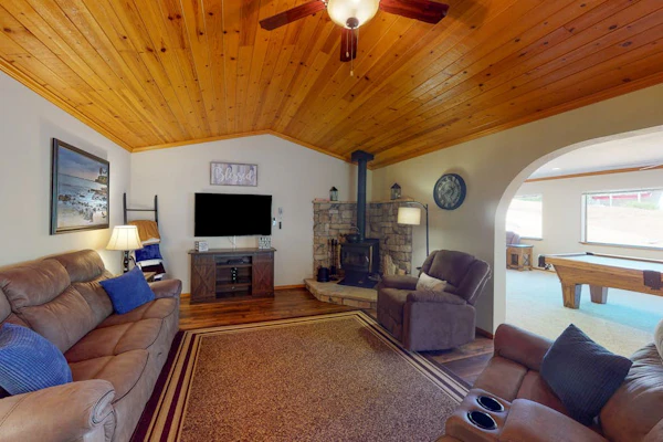 Family-Friendly Home with Lake Access & Games, Shared Pool, Near Yosemite