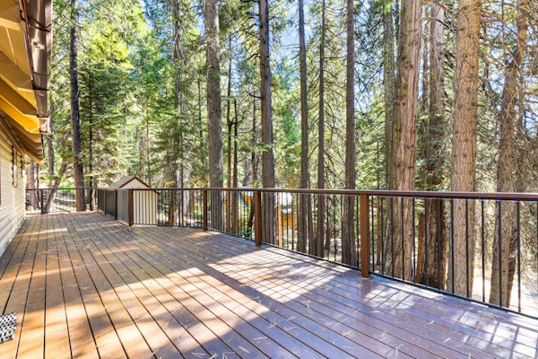 Rustic retreat with stunning mountain views - deck, WiFi, woodstove, & W/D