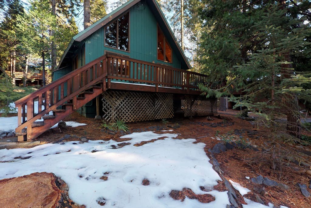 Dog-friendly Big Trees Village cabin w/ deck, gas fireplace, & private W/D