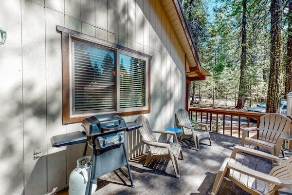 Dog-Friendly Wooded Retreat W/ Large Deck, Gas Grill, Full Kitchen & Fireplace