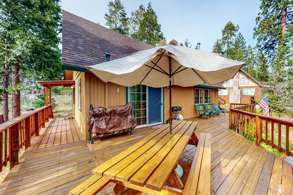 Cozy Blue Lake Springs Cabin with Large Deck, Grill, WiFi, & Private W/D