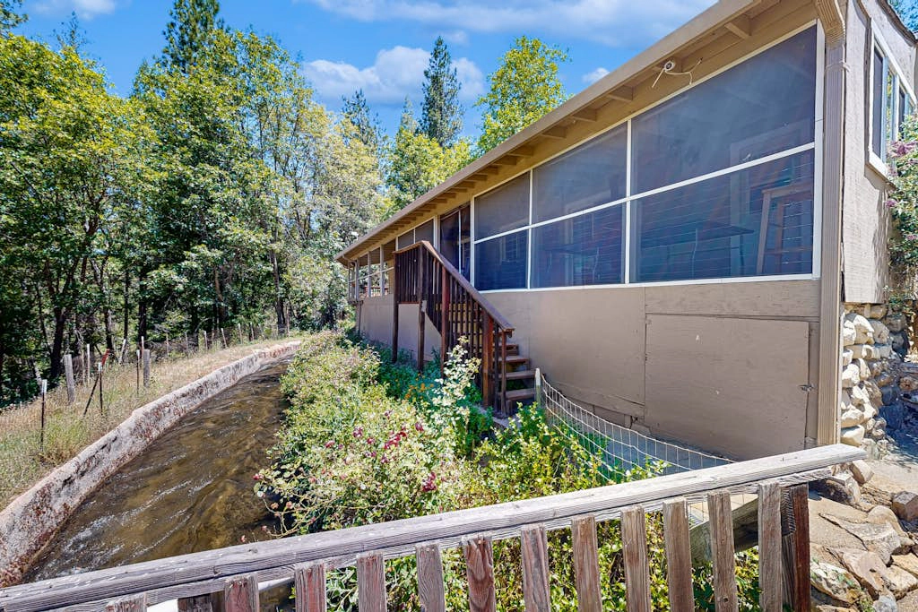 Flume-Side Cabin