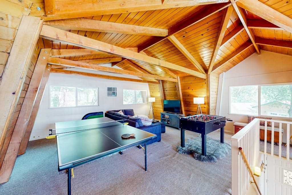 Cozy Cabin | Farmhouse-style cabin in Groveland with gambrel knotty pine ceiling
